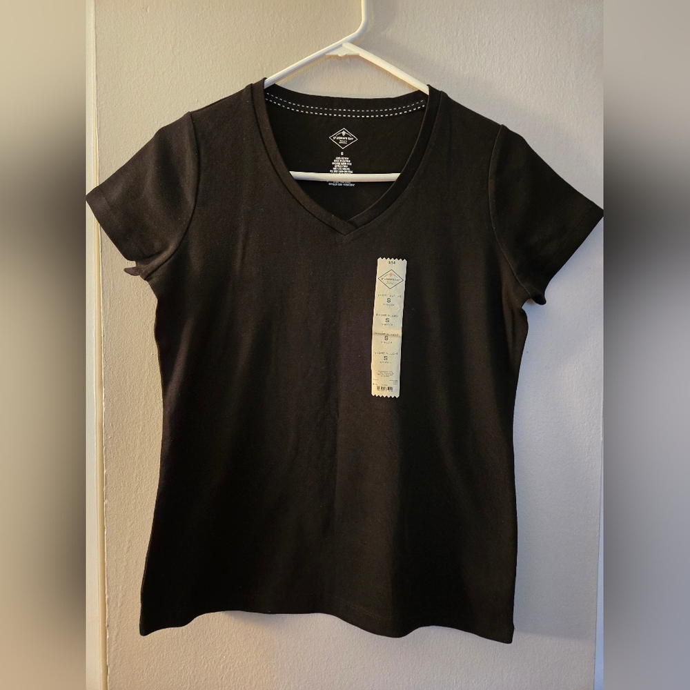 ST. JOHN'S BAY ESSENTIAL, SHORT SLEEVE TEE.